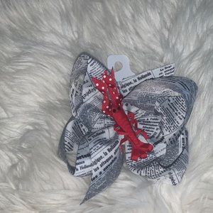 Cute newspaper crawfish bow 🦞🎀 🗞 📰
